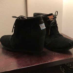 TOMS Desert Wedge Booties